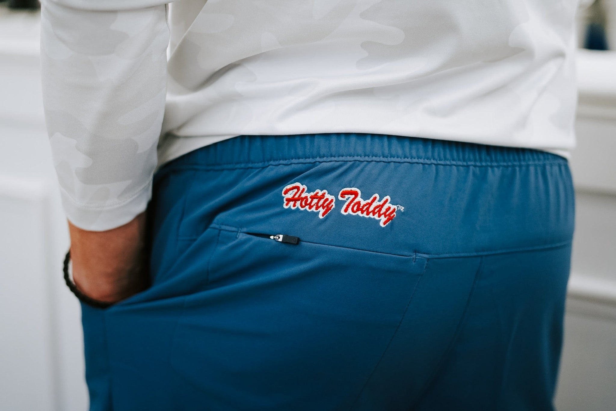 PETER MILLAR GAMEDAY HOTTY TODDY SWIFT SHORT